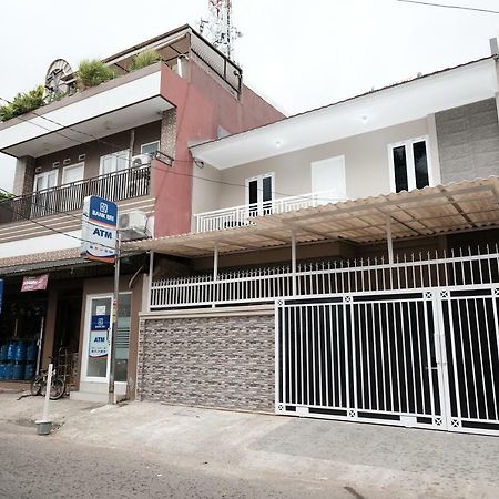 เรดดอร์ซ ชาเรียะฮ์ เนียร์ ซิลอม ฮอสปิตัล เกบอน เจรุก Hotel จาการ์ตา ภายนอก รูปภาพ