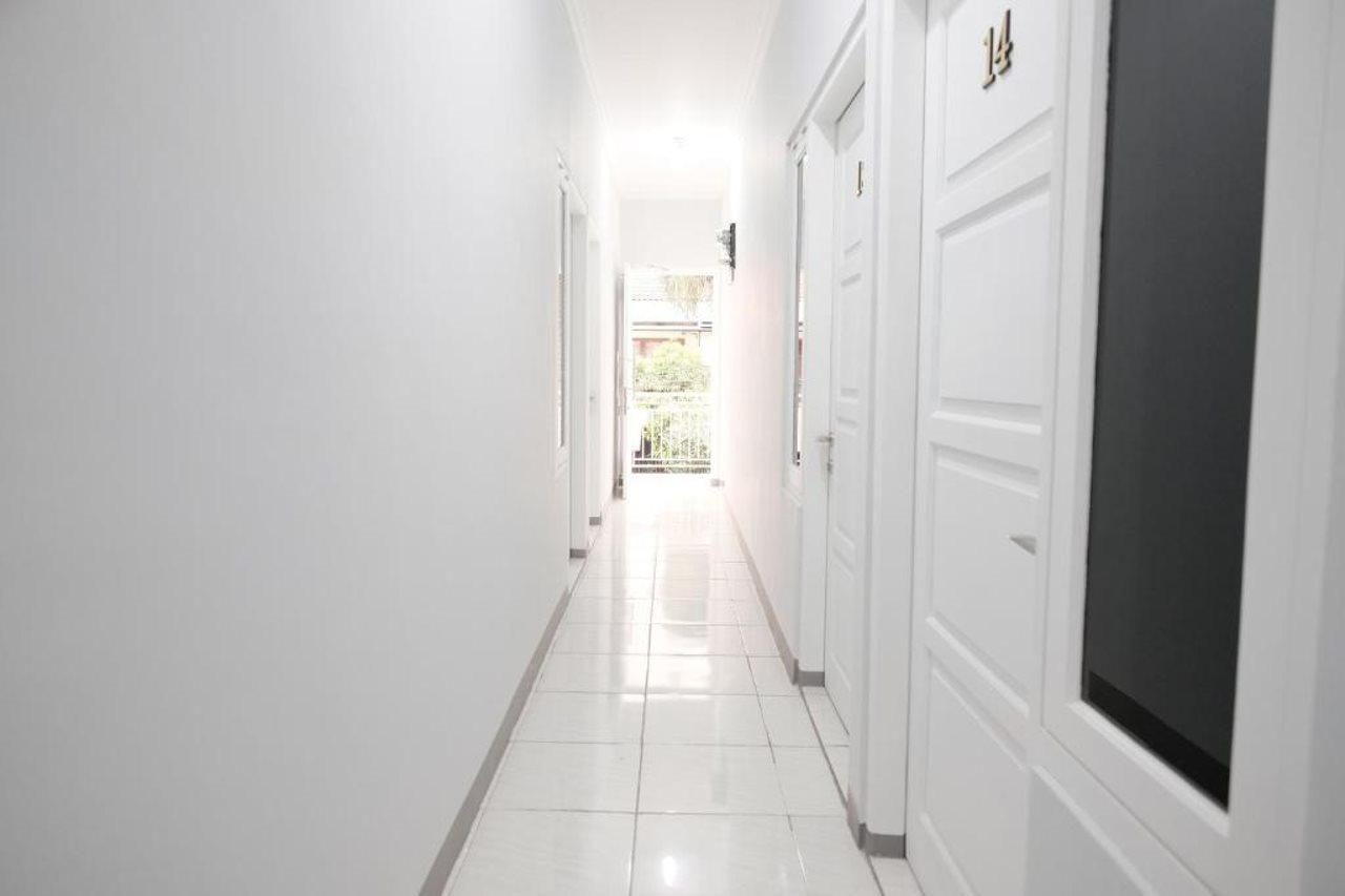 เรดดอร์ซ ชาเรียะฮ์ เนียร์ ซิลอม ฮอสปิตัล เกบอน เจรุก Hotel จาการ์ตา ภายนอก รูปภาพ